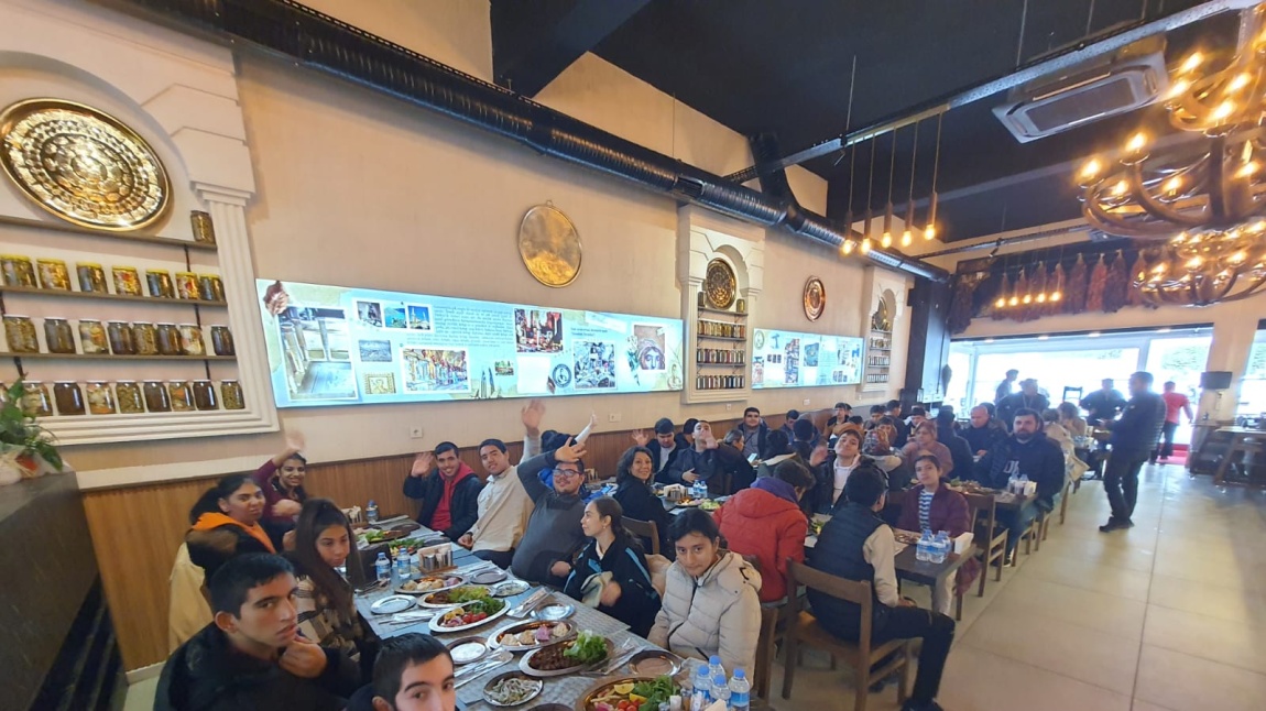 3 Aralık kapsamında Tavadan Hasan Ustam'dan Öğrencilerimize Öğlen Yemeği İkramı
